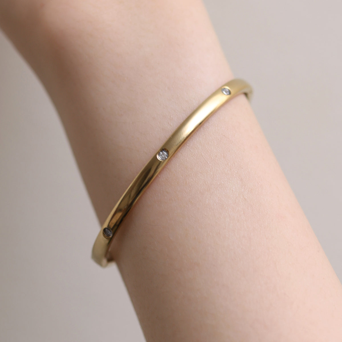 simple cubic thin bangle
